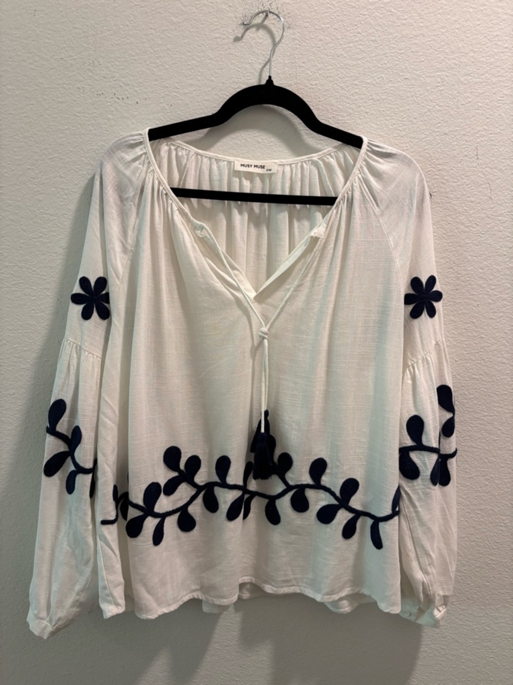 Musy Muse White Peasant Blouse with Navy Floral Embroidery, size S/M